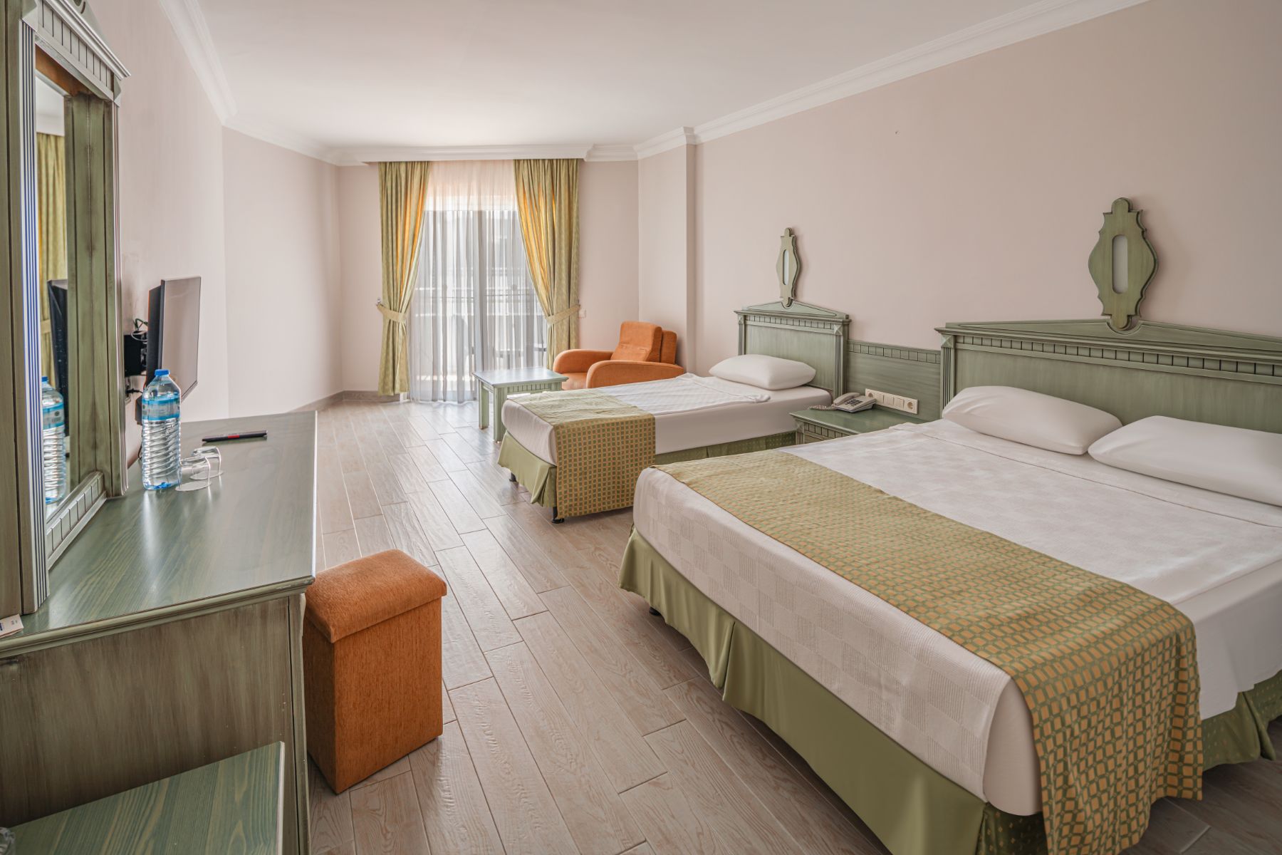 Standart Yandan Deniz Manzaralı Oda